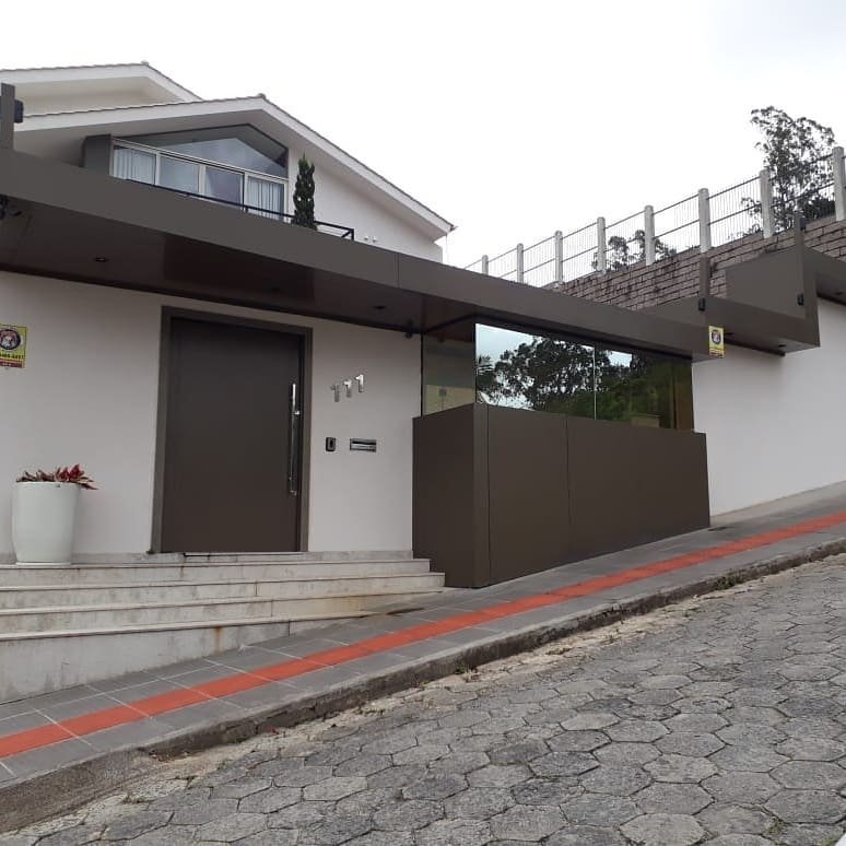 Fachada residencial em ACM