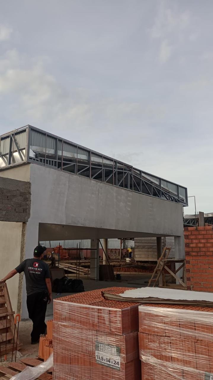 Estrutura metálica em construção